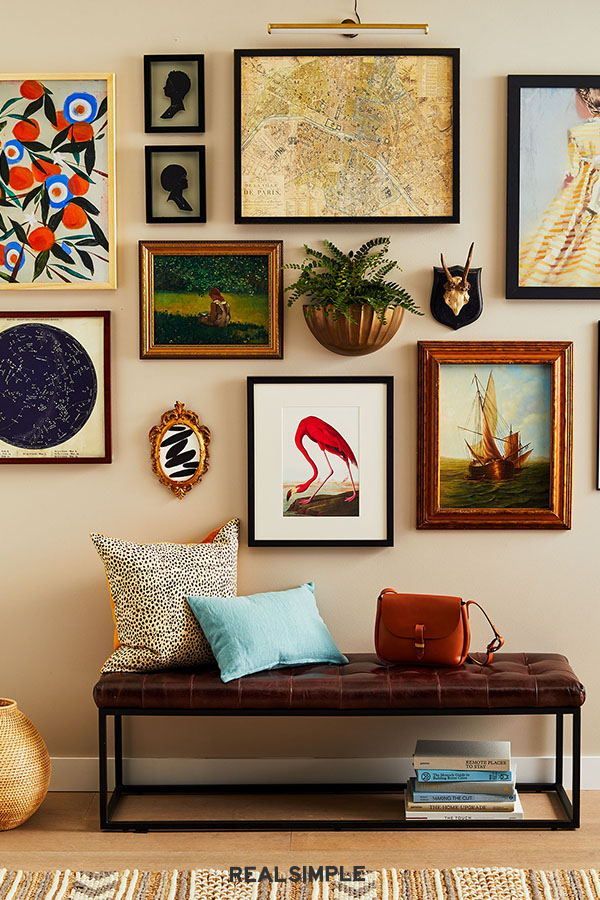 4 Smart Strategies for Creating a Stylish Gallery Wall | The secret to a cohesive gallery wall is patience—and a strong focal point. Start by hanging an anchor piece and build out from there over time. Aim to have at least one unifying principle (color scheme, frame material, art style) among everything you hang. #renovationideas #realsimple #remodeltips #homedecorideas #decorinspo #details Gallery Wall Colors, Corner Gallery Wall, Office Gallery Wall, Gallery Wall Layout, Gallery Wall Living Room, Gallery Wall Frames, Living Room Wall, Frames On Wall, Wall Painting Frames