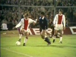 Ajax 3 Independiente 0 4 1 Agg In Sept 1972 In Amsterdam Johnny Rep Has The Ball In The Intercontinental Cup 2nd Leg Afc Ajax Ajax Soccer Field