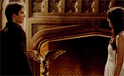 IAN SOMERHALDER Vampire Diaries Damon, Vampire Dairies, Vampire Diaries The Originals, Elena Gilbert, Damon Salvatore, Delena Gif, Tvd, Cute Couples Kissing, Cute Couples Goals