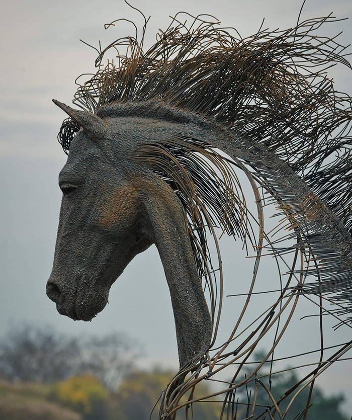 This Sculptor Bends Metal Wire Into Incredible Sculptures Of Historical Figures | Bored Panda Metal Art Sculpture, Horse Sculpture, Modern Sculpture, Abstract Sculpture, Bronze Sculpture, Sculpture Ideas, Art En Acier, Sculptures Sur Fil, Wire Sculptures
