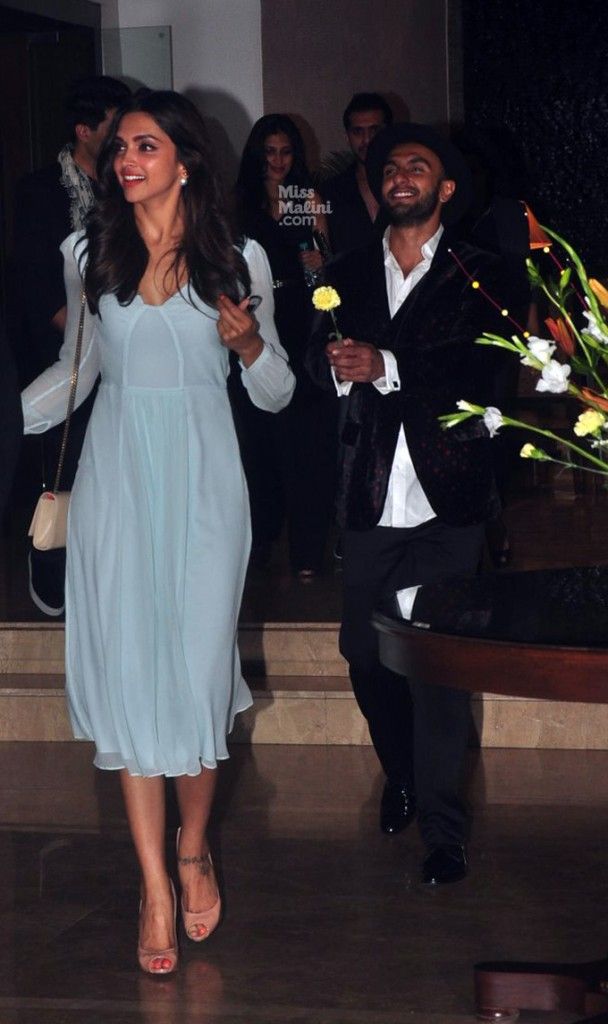 You have GOT to see these photos of Ranveer Singh and Deepika Padukone :) Deepika Padukone Dresses, Deepika Ranveer, Ranveer Singh, Shraddha Kapoor, Ranbir Kapoor, Shahrukh Khan, Indian Celebrities, Bollywood Celebrities, Bollywood Actress