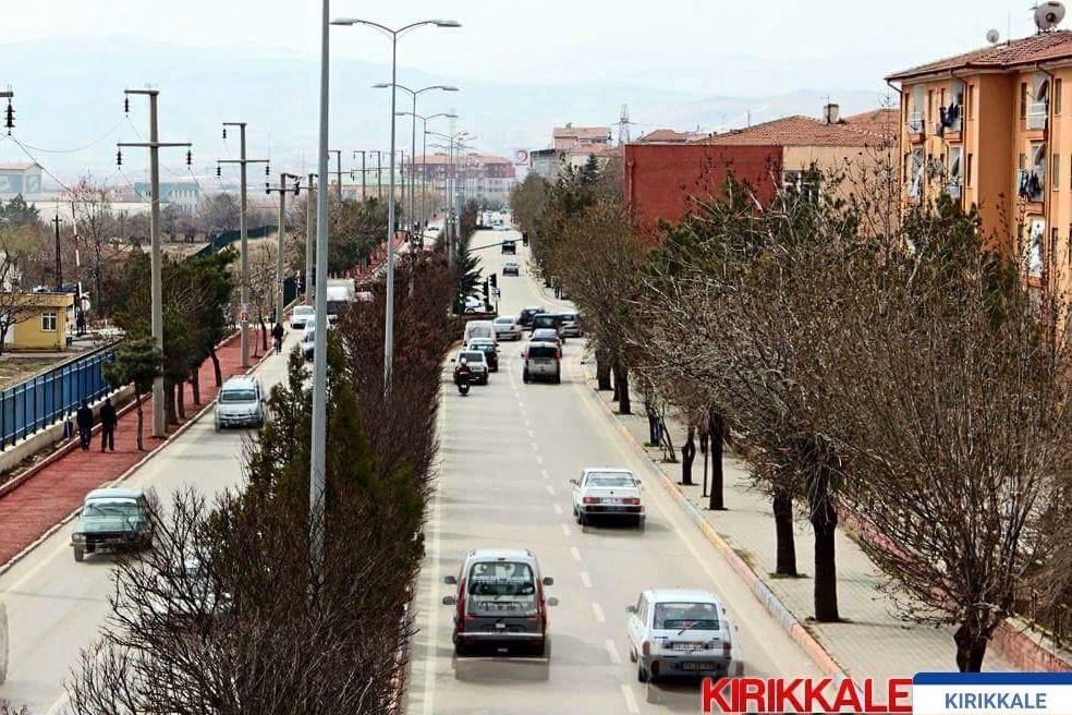 Demiryolu Ve Karayolu Yan Yana Millet Caddesi Kirikkale Fotograf Turkiye