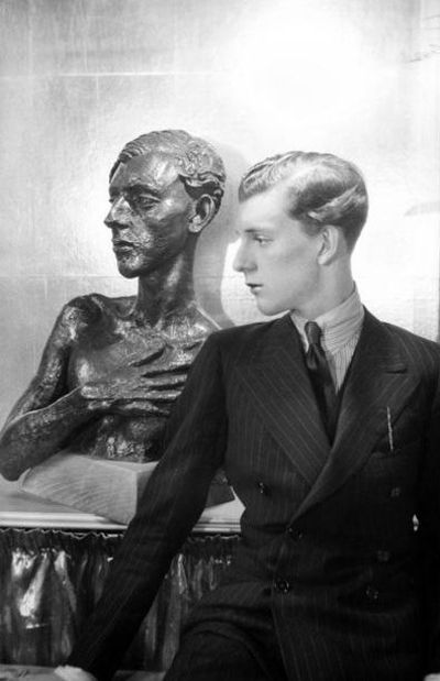 Stephen Tennant with his bust by Jacob Epstein. Image via Pinterest. Stephen Tennant with his bust by Jacob Epstein. Image via Pinterest.
