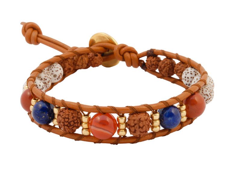 Wrap armband met rudraksha, lapis lazuli en bodhi kralen Rope Bracelet, Leather Bracelet, Beaded Bracelets, Wrap Armband, Bodhi, Arm Band, Lapis Lazuli, Design, Saints