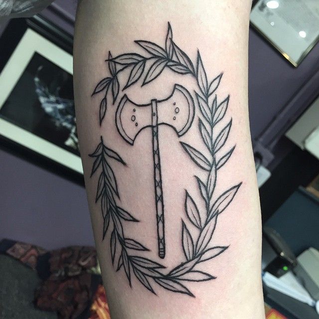 Violets as border Axe Tattoo, Get A Tattoo, Mod Makeup, Girl Projects