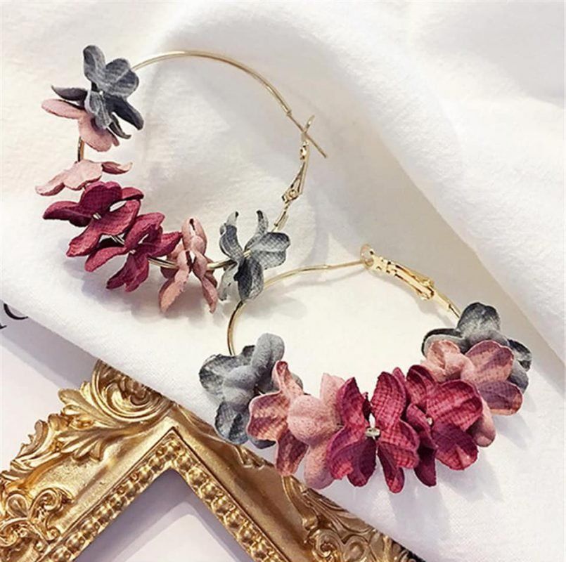 plata tibetana /"pequeña flor en pequeños pendientes de aro/" Postes Plateado PLT Bolsa