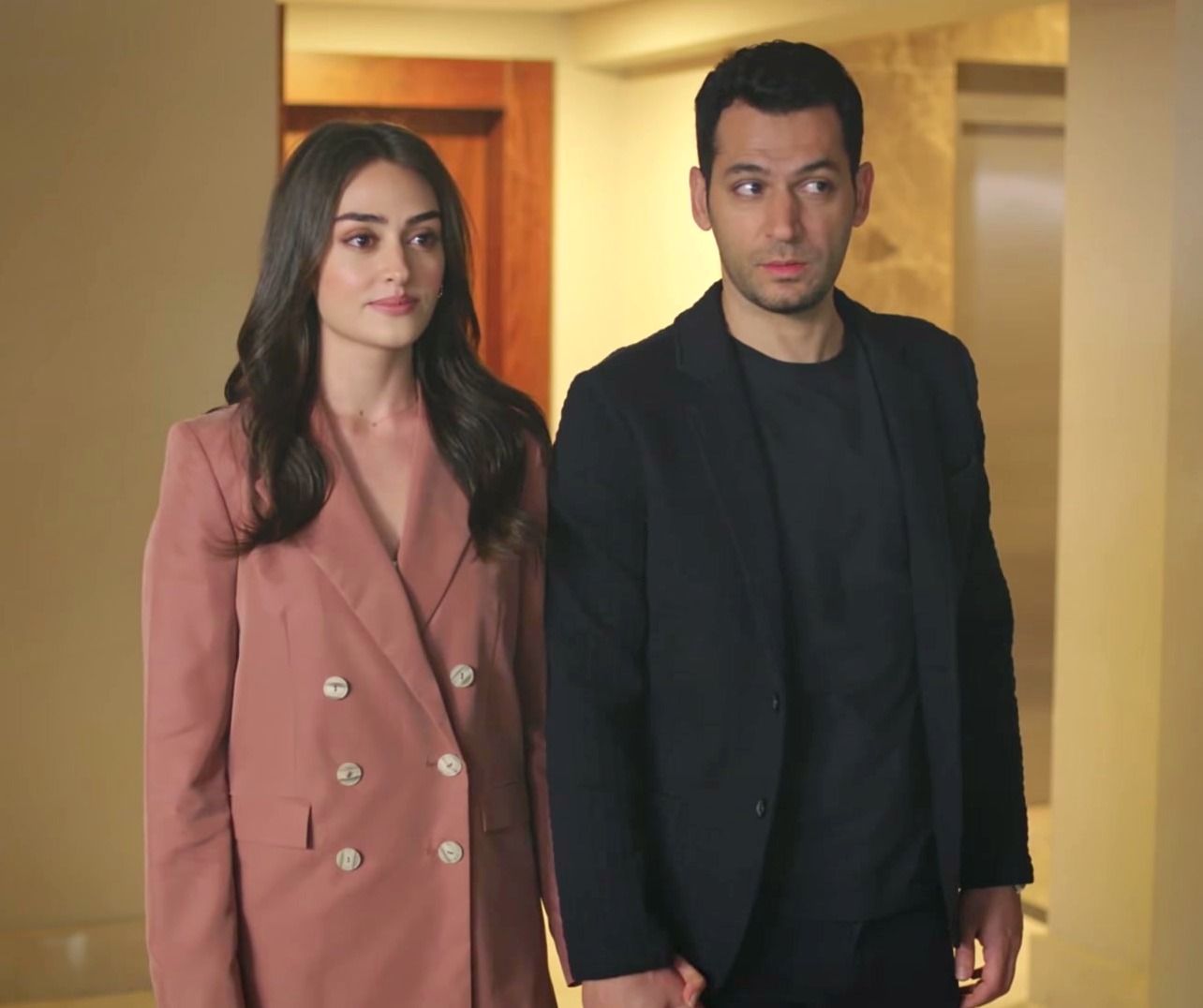 Ramo ve Sibel Murat Yıldırım ve Esra Bilgiç Stil kıyafetler