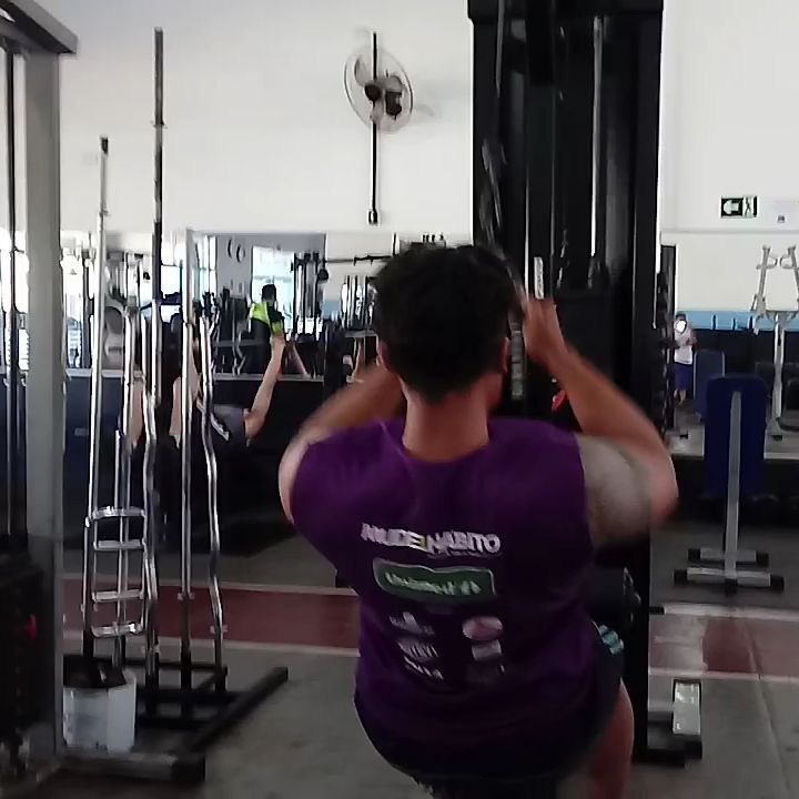 Sábado de enxaqueca, mas bora lá! 💪🏼🔥💪🏼🔥💪🏼 #back #boaforma #esmagaquecresce #gigante ...