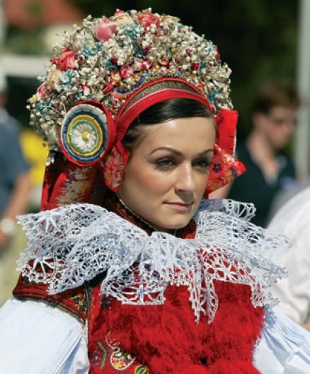 Europe Portrait Of A Woman Wearing A Traditional Headdress South Moravia Zlin Region Czech Republic 民族衣装 民族服 Europe Portrait Of A Woman Wearing A Traditional Headdress South Moravia Zlin Region Czech Republic 民族衣装 民族服