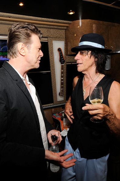 Pin By Josiane Nolin On Yo Bud David Bowie Starman Bowie Starman David Bowie Born