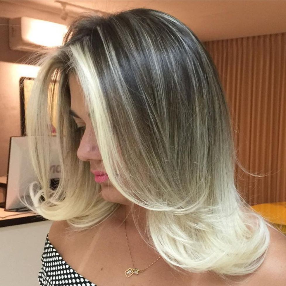 Shoulder Length Blowout Grijs haar kapsels, Haar, Kort rood haar