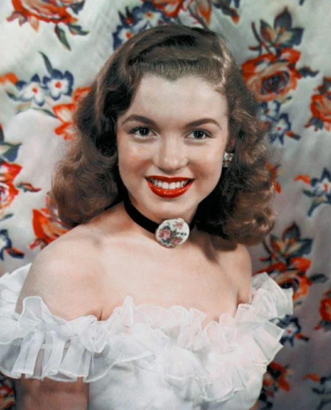 Norma Jeane Mortenson poses for a portrait in 1946 in Los Angeles ...