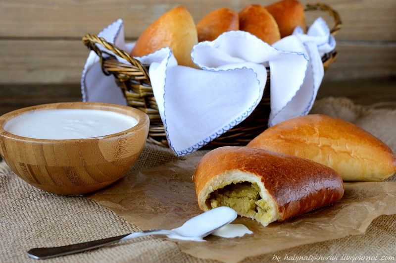 Пирожки с горохом и салат с фасолью: halynatykhoruk Camembert Cheese, Dairy, Food, Be Nice, Essen, Meals, Yemek, Eten