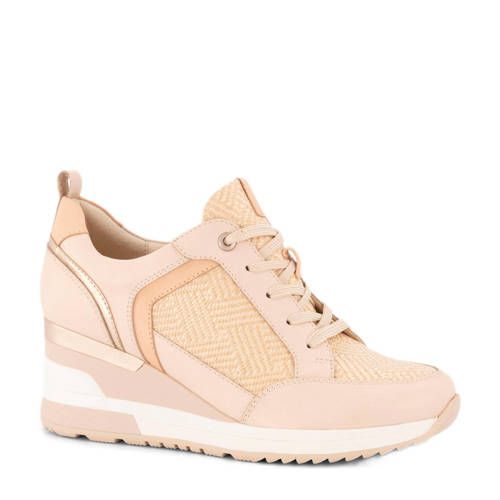 Deze sneaker voor dames van Graceland uit de vanHaren-collectie heeft een bovenwerk van imitatieleer. Het model is voorzien van een vetersluiting en een sleehak. De sneaker heeft een voering van textiel en een vast voetbed. Graceland, Wedge Sneakers, Saucony Sneaker, Wedges, Lingerie, Fitness, Model, Shoes, Products