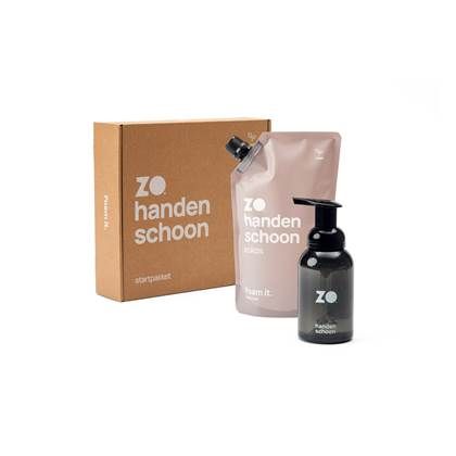 Een rijke schuimzeep met de milde kokos geur. Startpakket = 1 navulzak + 1 foamer #wooninspiratie #interieurinspiratie #interieurideeen #fonQnl Foamer, Coffee Bag, Onyx, Shampoo, Personal Care, Drinks, Bottle, Products, Drinking