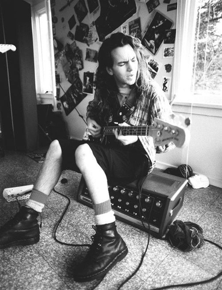 Top 10 Alternative Style Icons Of the 90s | Pearl jam eddie vedder