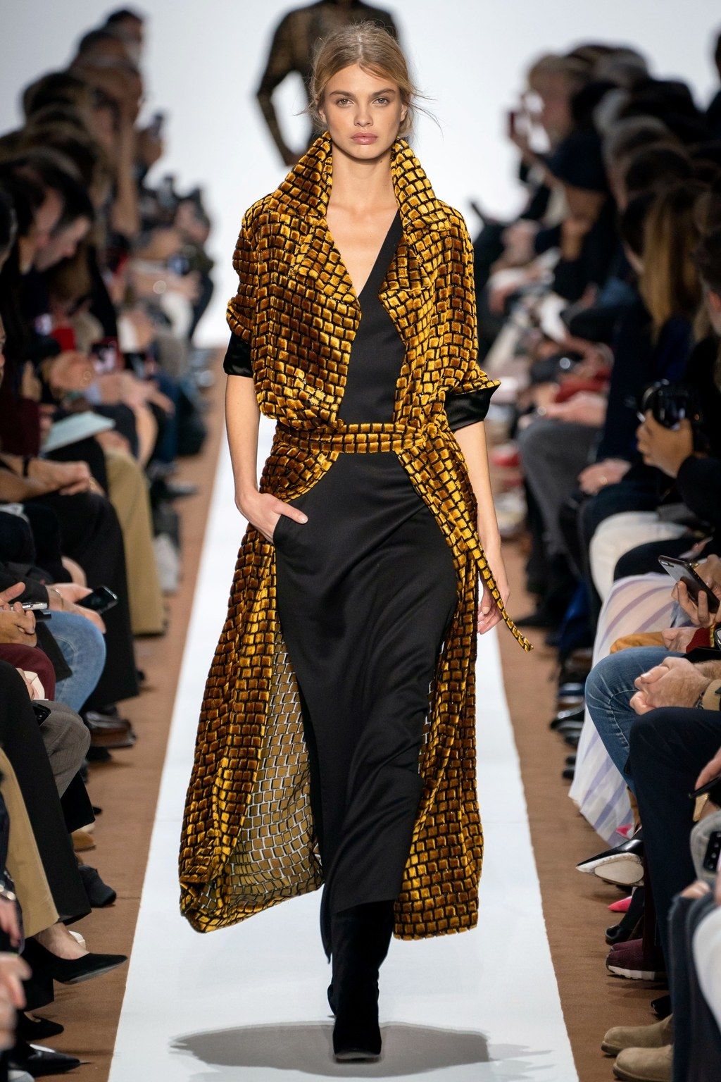 Akris Prêt à Porter Automne Hiver 2019 2020 Défilé Vogue Paris Defile Mode Prêt à Porter Tendances Mode Automne