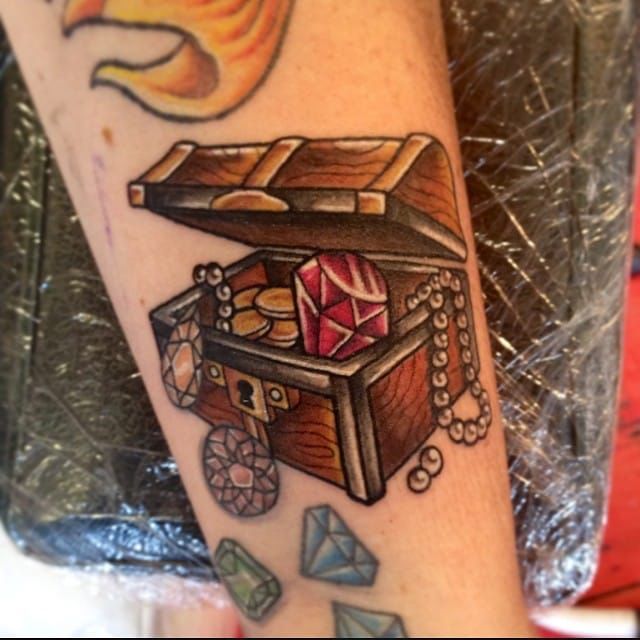 40 Treasure Chest Tattoo Designs For Men Valuable Ink Ideas Designs De Tatuagem Desenhos Para Tatuagem Masculino Tatuagens Novas