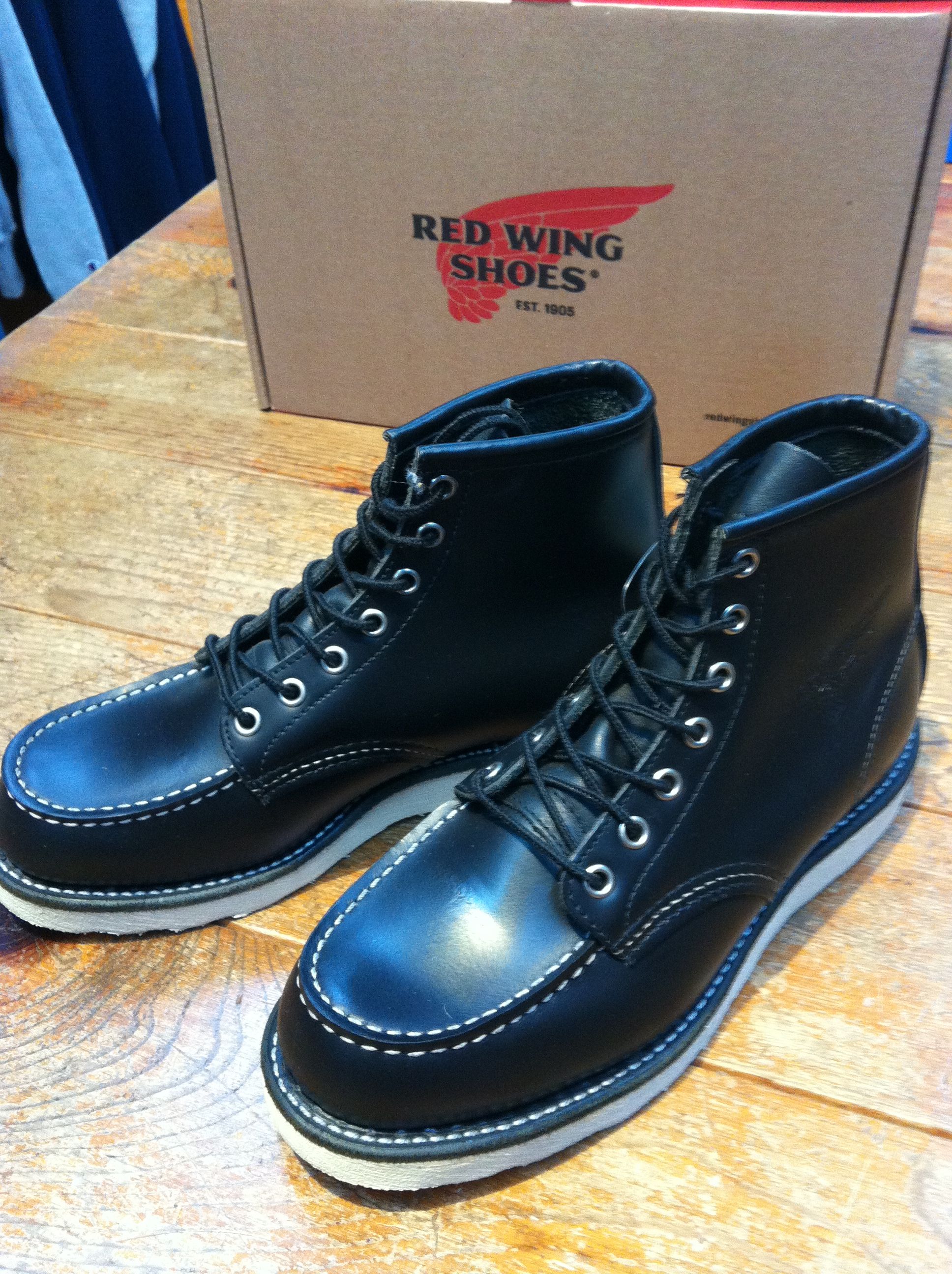 Red Wing 8179 秋だから冬だからやっぱり黒のブーツが気になりますね。レッドウイングなら行く行くソール(靴底)の交換も