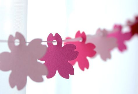 春のインテリアにおしゃれな 手作りの桜のガーランドをいろいろ集めました ソメイヨシノや八重桜など どれも紙素材で簡単に作れる桜ガーランドの作り方です 桜の季節のお部屋のデコレーションに とてもかわいいです カラフ Cherry Blossom Party Cherry 春のインテリアにおしゃれな 手作りの桜のガーランドをいろいろ集めました ソメイヨシノや八重桜など どれも紙素材で簡単に作れる桜ガーランドの作り方です 桜の季節のお部屋のデコレーションに とてもかわいいです カラフ Cherry Blossom Party Cherry