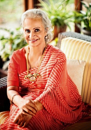 'Conversations with Waheeda Rehman' - a new book by documentary filmmaker and writer Nasreen Munni Kabir. This book is based on the life of yesteryear Actress and Fashionista 'Waheeda Rehman'. Vintage Bollywood, Indian Bollywood, Bollywood Stars, Mature Fashion, 60 Fashion, Indian Beauty Saree, Indian Sarees, Bollywood Celebrities, Bollywood Actress