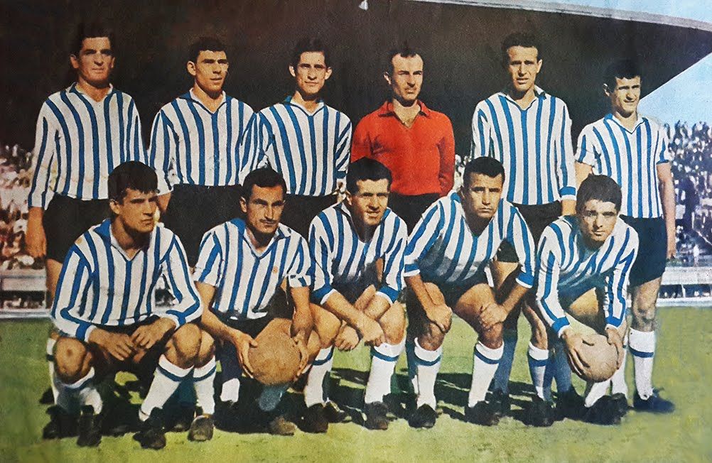 Izmirspor Un 1959 60 Sezonu Kadrosu Ayaktakiler Soldan Saga Saban Gulcan Cenap Doruk Aykut Akkor Seyfi Talay Cahit Ellier Nedim Balog Spor Futbol Saga