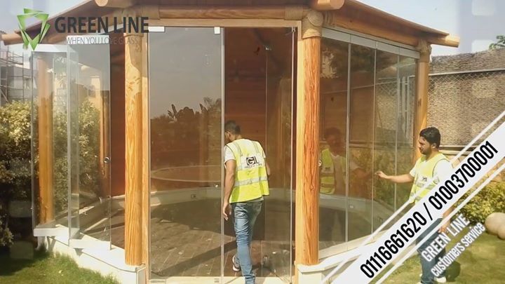 برجولة زجاج سيكوريت شفاف بها جوانب فولدينج و ابواب مفصلية تستخدم البرجولات لرؤية الفيو الخارجي و الاستمتاع به 3 الحق زور معرضن Outdoor Store Outdoor Green