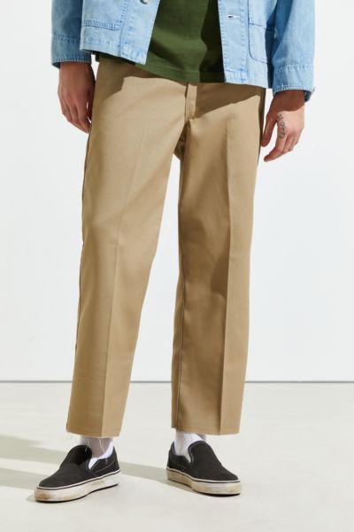 Shop Dickies UO Exclusive Cutoff 874 Work Pant at Urban Outfitters today. Discover more selections just like this online or in-store. Shop your favorite brands and sign up for UO Rewards to receive 10% off your next purchase! Dickies Outfit, Dickies Pants, Streetwear Men Outfits, Mens Streetwear, Mens Outfits, Fannypack Outfits, Outfits Hombre, Beige Pants, Skating Outfits