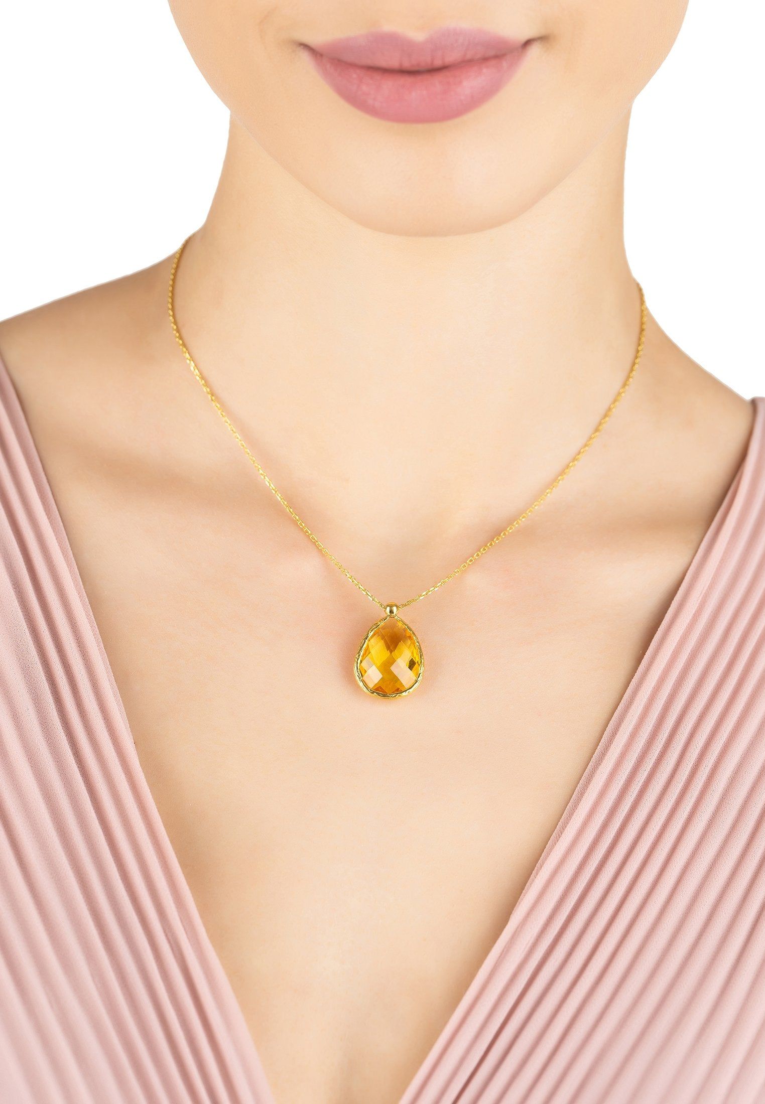 So Chic Jewels 18k Gold Plated Butterfly Chain Necklace Length 42 cm So Chic Jewels 18k Gold Plated Butterfly Chain Necklace Length 42 cm