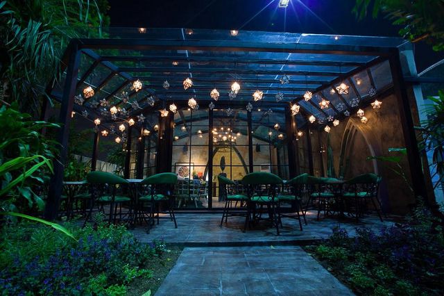 6 Unique Themed Restaurants In Bali Gardin Bistro Bali 02 Bali Restaurant Bali Honeymoon Bali Shopping