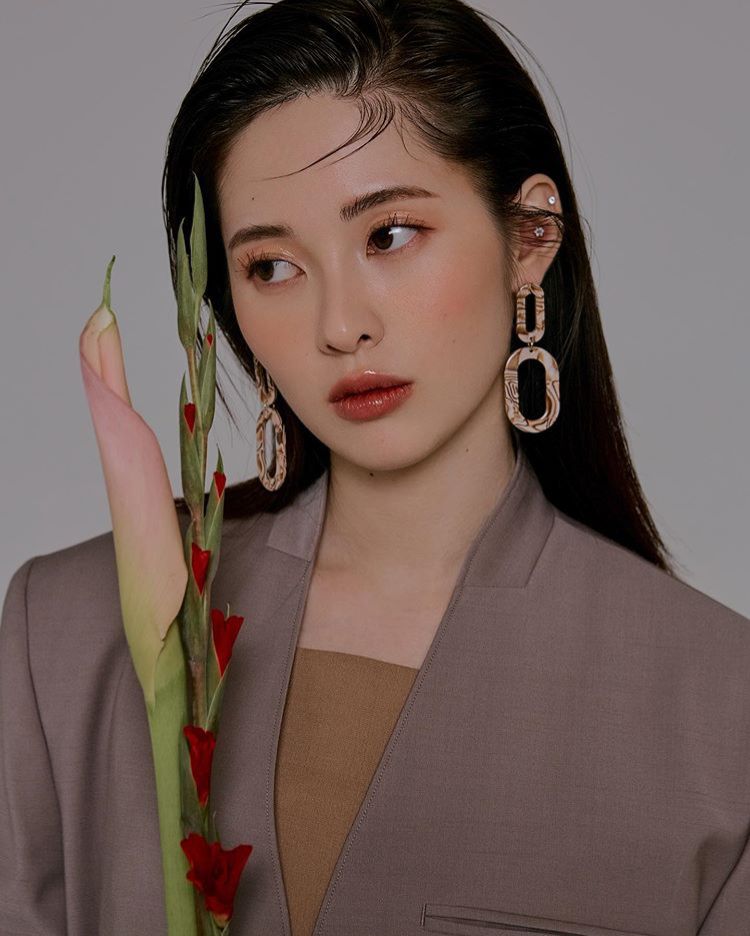 baek yebin drop earrings stylists makeup baek yebin drop earrings stylists makeup