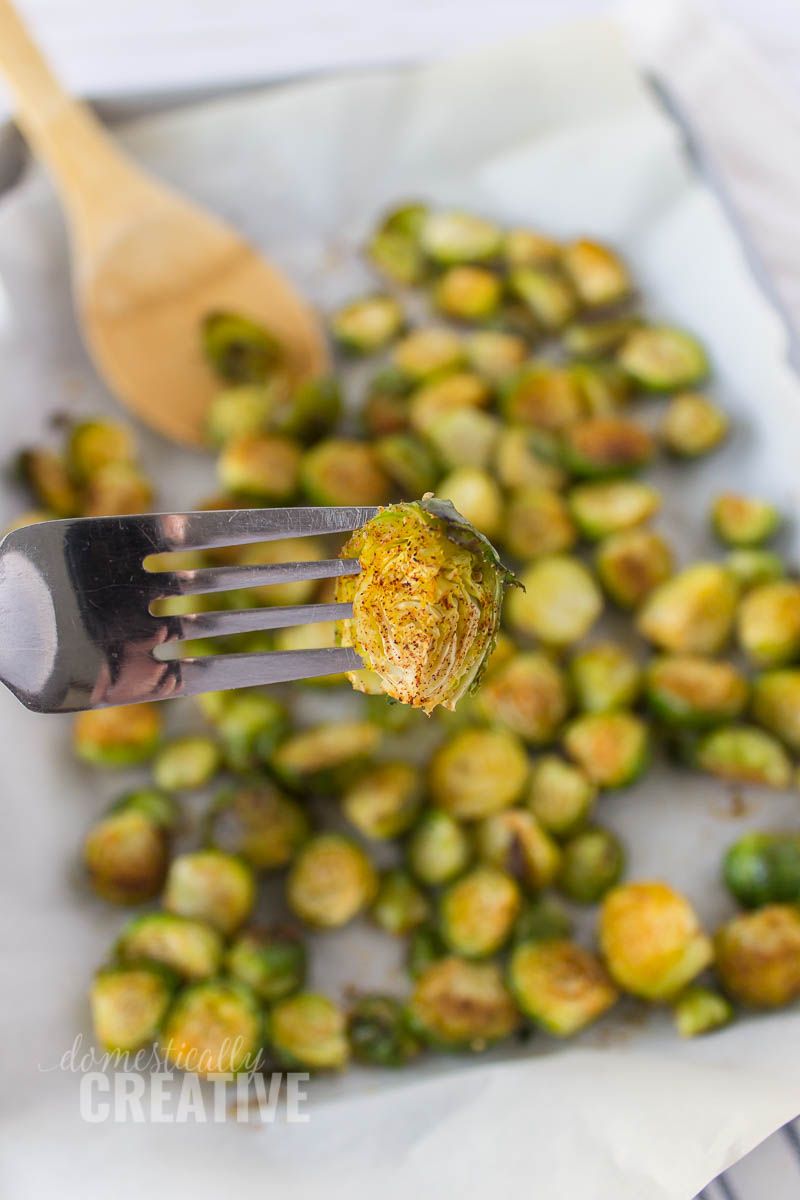 This super quick and easy oven roasted Brussels sprouts This super quick and easy oven roasted Brussels sprouts
