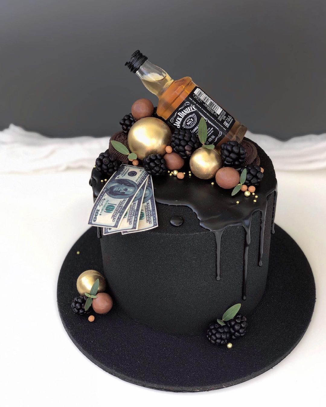 Its My Birthday, Birthday Cake, Flower Gift Ideas, Christmas Cookies Decorated, Cakes For Men, Buttercream Cake, Beautiful Cakes, Cake Designs, Cookie Decorating