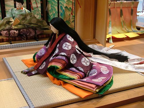 The courtier's life of the Tale of Genji, Heian Era Heian Era, Heian Period, Geisha, Japanese Literature, Writing Implement, Imperial Court, Korea, Japanese Outfits, Japanese Style