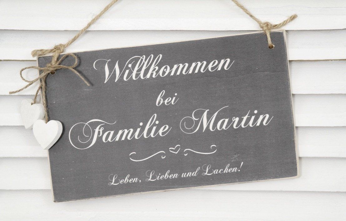 Hier wohnt Familie personalisiert in wei/ß//schwarz Vintage Haust/ürschild