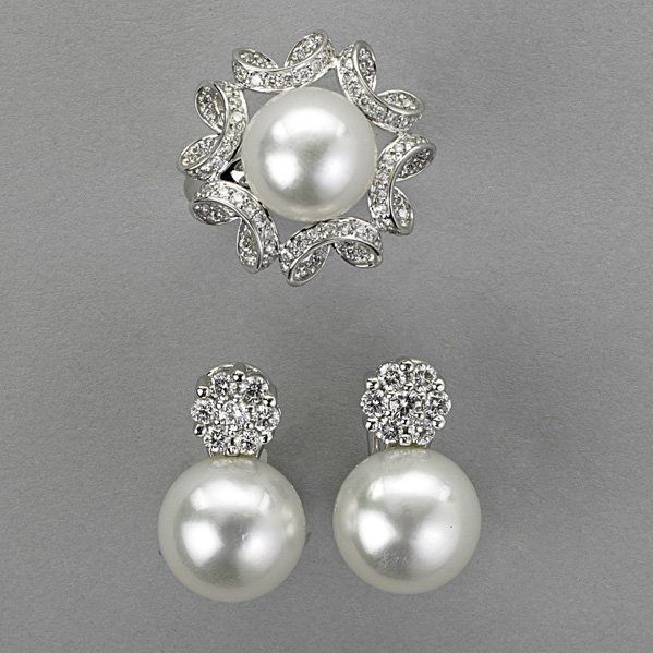 18K GOLD SOUTH SEA WHITE PEARL & DIAMOND JEWELRY Classic earrings each spherical white pearl, 12.8 - 12 mm below a circular diamond cluster, 3/4"; stylized floriform ring of diamond ribbons centers a spherical pearl, 11.4 mm, size 7 1/2. Diamonds approx. 1.20 cts. TW. Late 20th Pearl Diamond Jewelry, Pearl Ring, Pearl Earrings, Pearl Set, Pearl Chain, Pearl White, Diamond Ice, Diamond Cluster, Pearl Collection