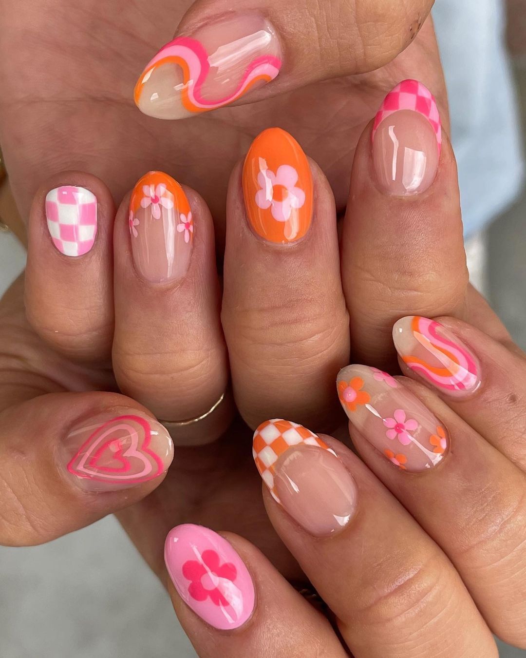 99.1k Likes, 170 Comments - Noelle Fuyu Nails (@noellefuyunails) on Instagram: “🧡💖 Again, same same but different 🌞🌸 Probably the most popular theme of the year so far!” Spring Acrylic Nails, Classy Acrylic Nails, Classy Nails, Really Cute Nails, Pretty Nails, Really Short Nails, Teen Nails, New Year's Nails, Star Nails