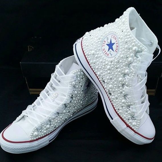 HELLO FRIENDS!!! Como vocês já devem estar sabendo, vou me casar em Novembro *-*! Na festa não quero fic… | Sapatos de casamento, All star com perola, Sapatos
