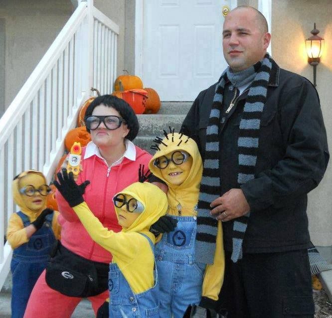 Pin by Becky Hastings on Travestimenti, costumi e maschere Cute halloween costumes, Family