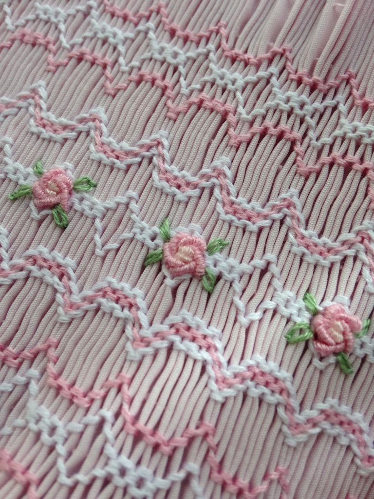 ローズ刺繍の作り方の画像 スモッキング刺繍のお受験バッグお受験用品オーダー承ります 製作実績 スモック 型紙 スモック 作り方 薔薇 刺繍 ローズ刺繍の作り方の画像 スモッキング刺繍のお受験バッグお受験用品オーダー承ります 製作実績 スモック 型紙 スモック 作り方 薔薇 刺繍