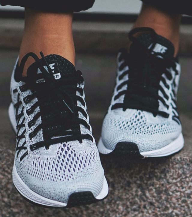 Nike Free Shoes, Nike Shoes Outlet, Running Shoes Nike, Running Sneakers, Mens Running, Running Tips, Running Leggings, Adidas Running, Sport Running
