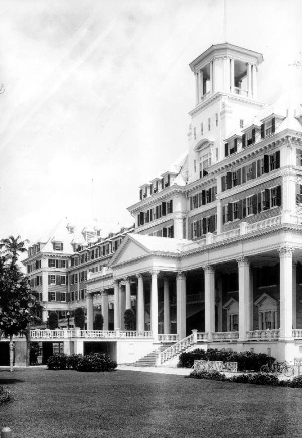 The Royal Poinciana Hotel Palm Beach Florida 1930 Http Www The Royal Poinciana Hotel Palm Beach Florida 1930 Http Www Theclydog Designer Dog Clothes Luxury Beds Collars And Leashes