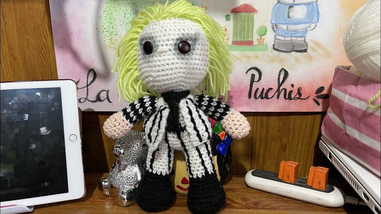 Beetlejuice!!! Amigurumi!!!! Parte 3!!! - YouTube Crochet Dolls, Crochet Amigurumi, Crochet Hats, Beetlejuice, Crochet Basics, Mosaic, Snoopy, Teddy Bear, Halloween