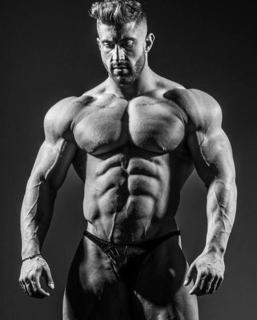 Bodybuilderin Bruste Wald Kuessen