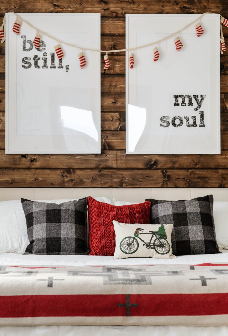 These Christmas bedroom decor ideas are really good! I'm happy I found these cozy farmhouse decor ideas for a cute Christmas bedroom! Now I have some great DIY Christmas decor to try in our bedroom this year! #joyfullygrowingblog #christmasdecor #christmasideas #simplechristmas Diy Christmas Decorations, Simple Christmas Decor, Scandinavian Christmas, House Decorations, Holiday Decor, Country Style Homes, Country House Decor, Farmhouse Decor, Cozy Farmhouse