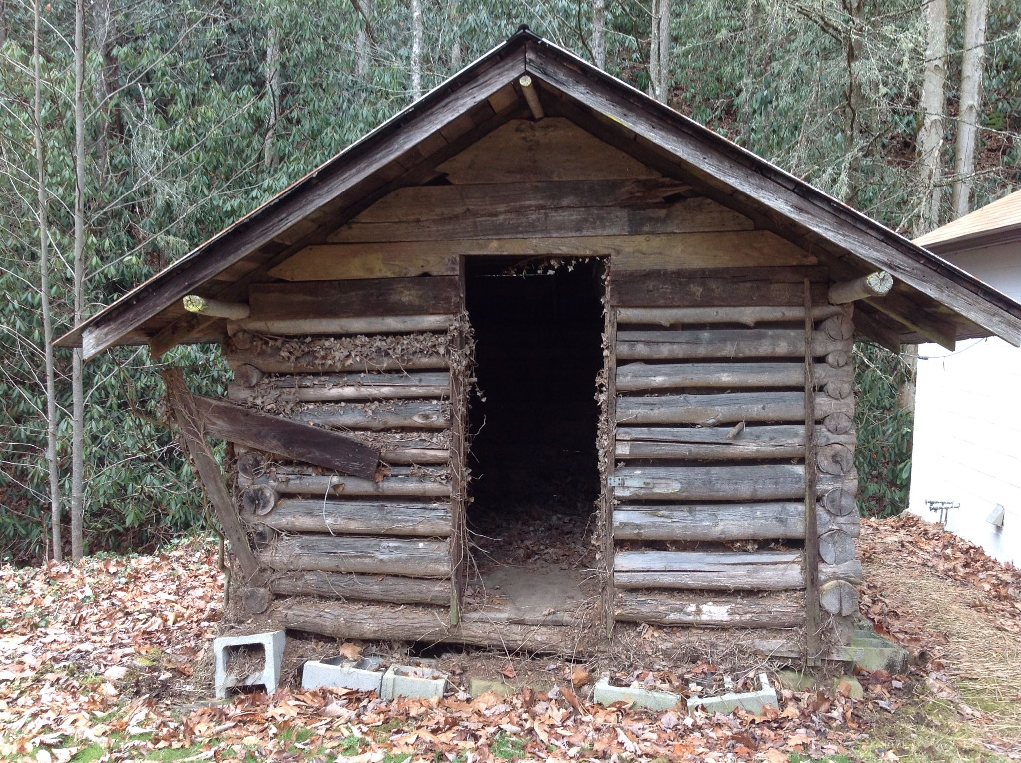 Old log smoke house Small log cabin, Cabins and cottages