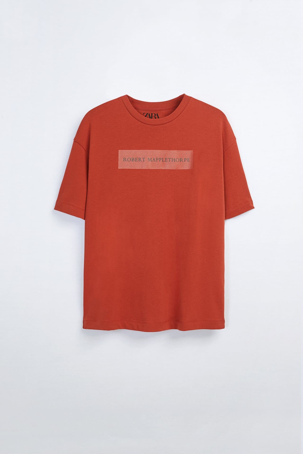 Https Www Zara Com Uk En Robert Mapplethorpe Slogan T Shirt P00962309 Html V1 60399044 In 2021 Shirt Drucken Robert Mapplethorpe T Shirt Manner