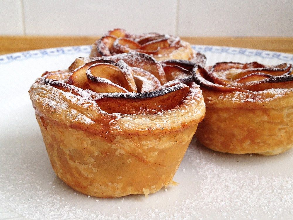 como hacer rosas de hojaldre con manzana