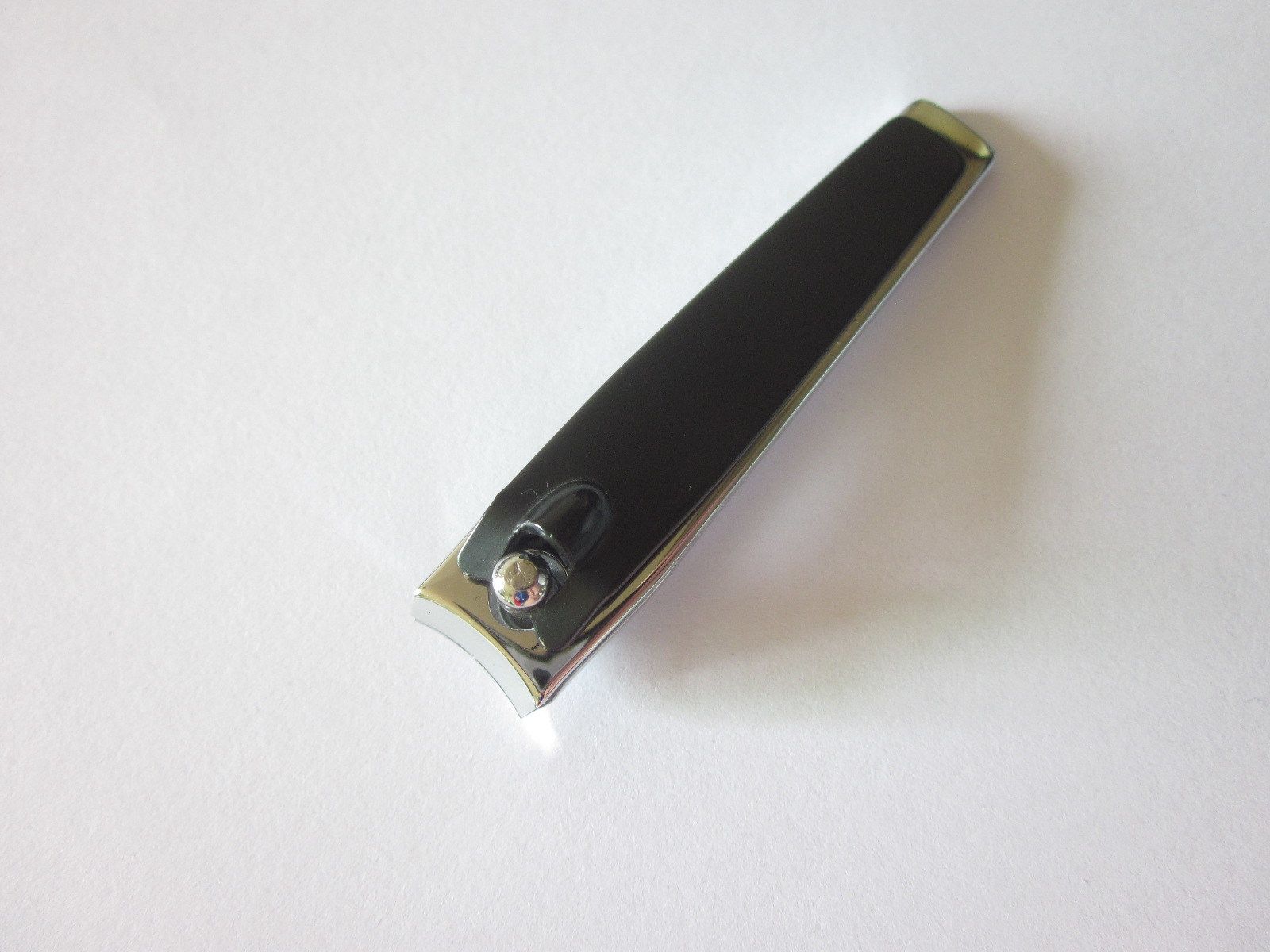 Nail Clipper with Black Electrophoretic Handle Age Group : Adult. Use : Toe, Finger. Shape : Beveled. Material : Carbon Steel. Carton Size : 33X32X12.5cm. Packing : 24PCS/White Box, 1200PCS/Carton. Delivery : 30days. N.W/G.W : 24kgs/25kgs. MOQ : 6000PCS. White Box, Nail Clippers, Bevel, Carbon Steel, Finger, Toes, Packing, Handle, Delivery