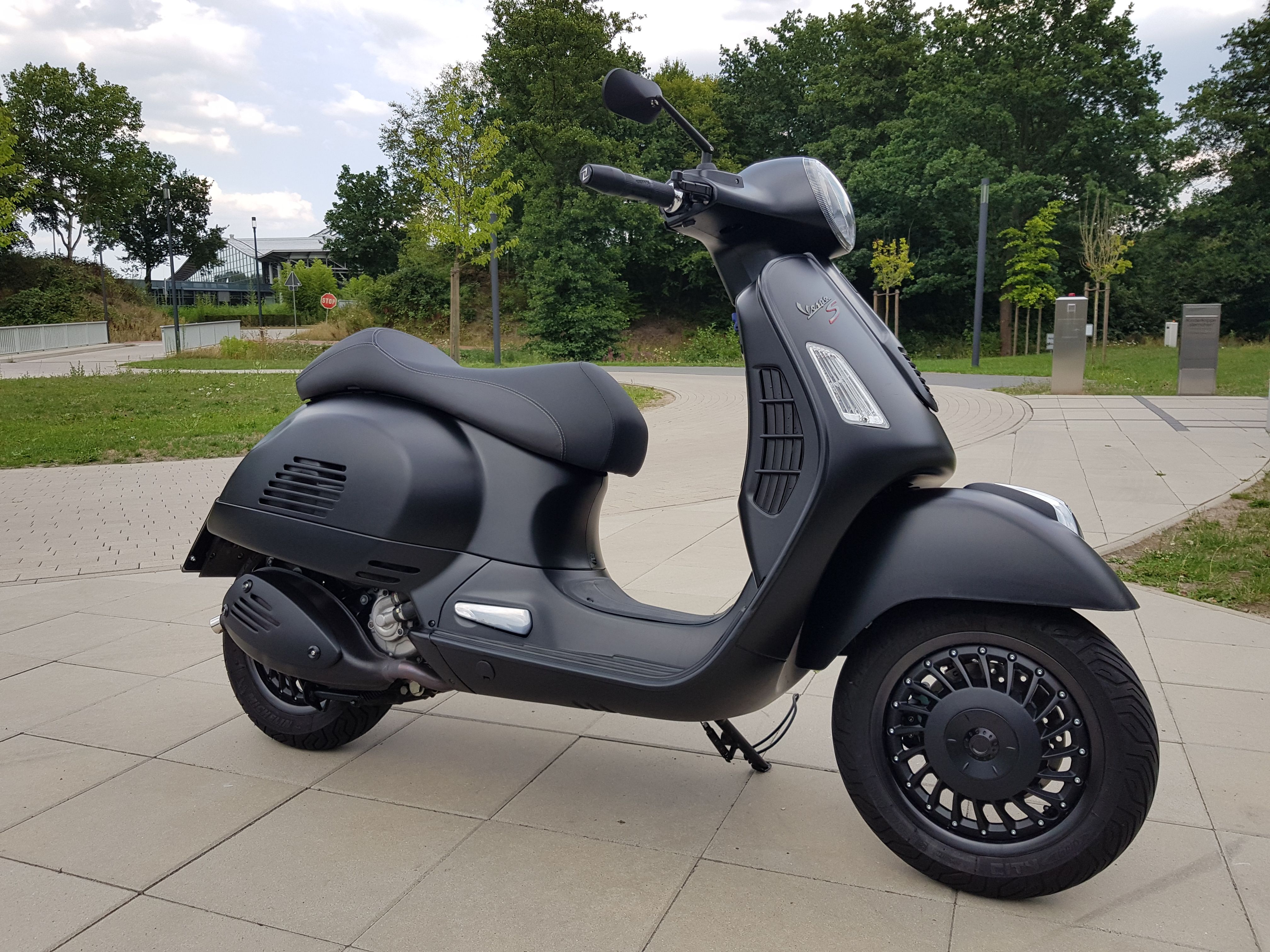 21+ Vespa GTS 300 black Vespa Gts, Vespa Scooters, Piaggio, Saya, Gurl